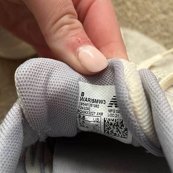 Women’s Cream New Balance Sneaker Size 9.5 - Picture 7 of 8